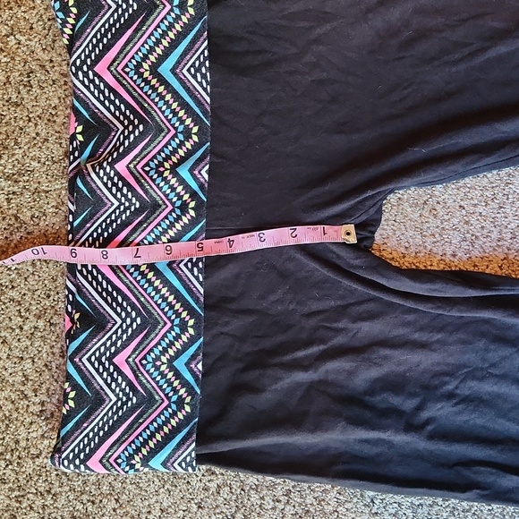 No Boundaries | Neon Fold Over Crops - Picture 5 of 9